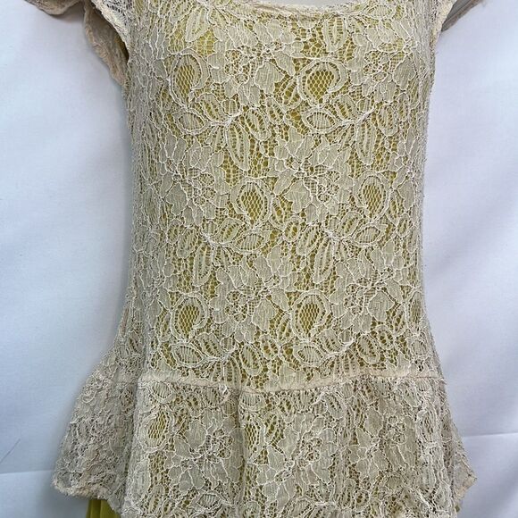 A’reve cream lace and green lace tunic top with scoop neck size small - Picture 3 of 13